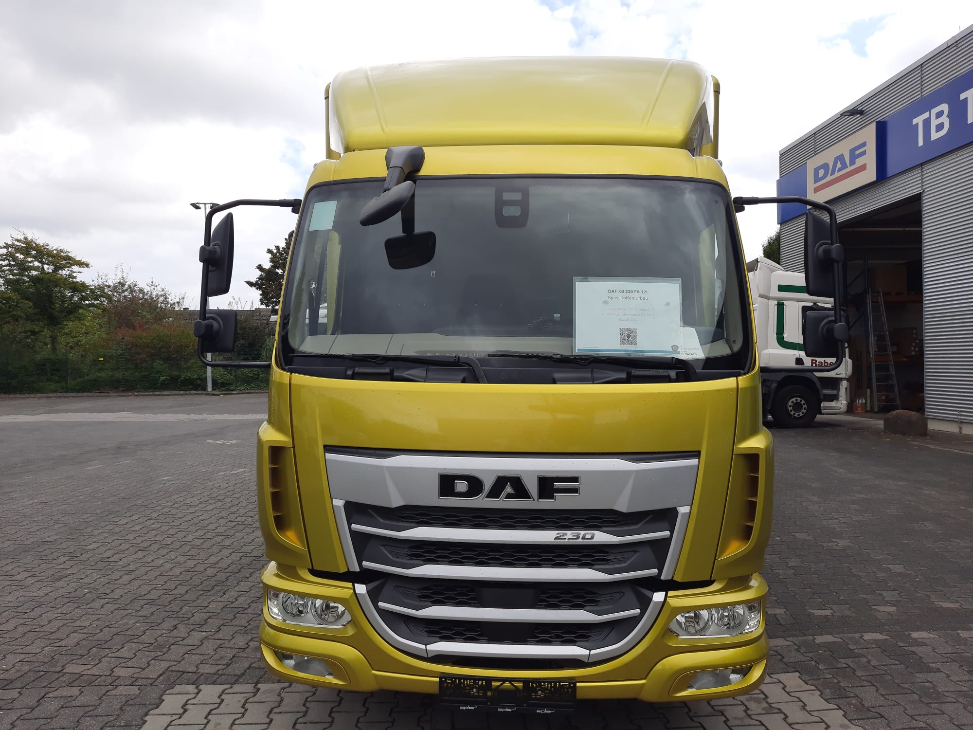 Bild DAF XB 230 FA 12t mit SPIER Athlet Kofferaufbau (Plywood)