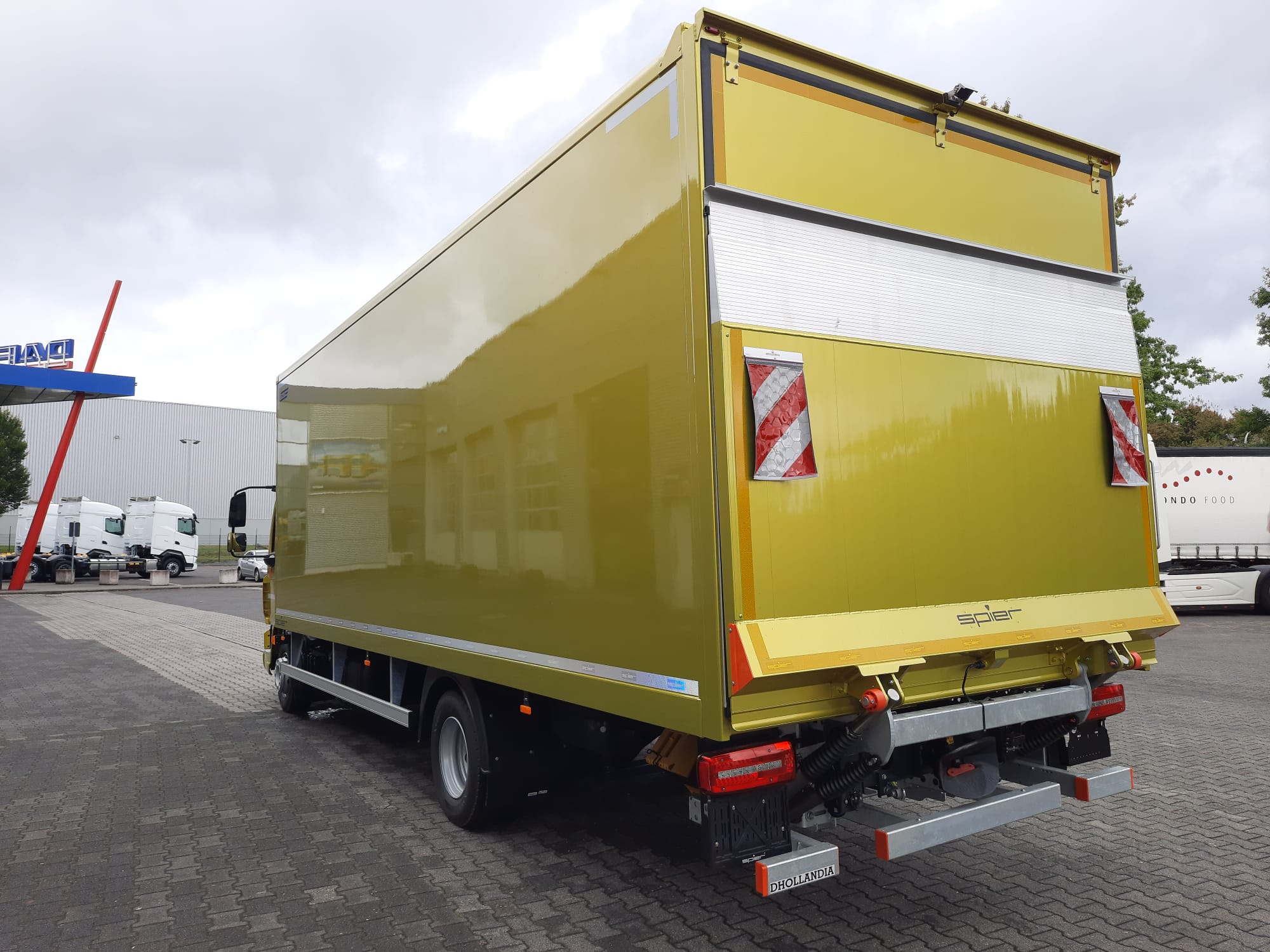 Bild DAF XB 230 FA 12t mit SPIER Athlet Kofferaufbau (Plywood)