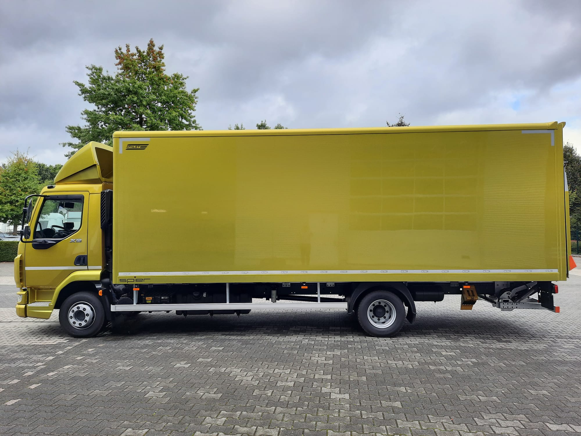 Bild DAF XB 230 FA 12t mit SPIER Athlet Kofferaufbau (Plywood)